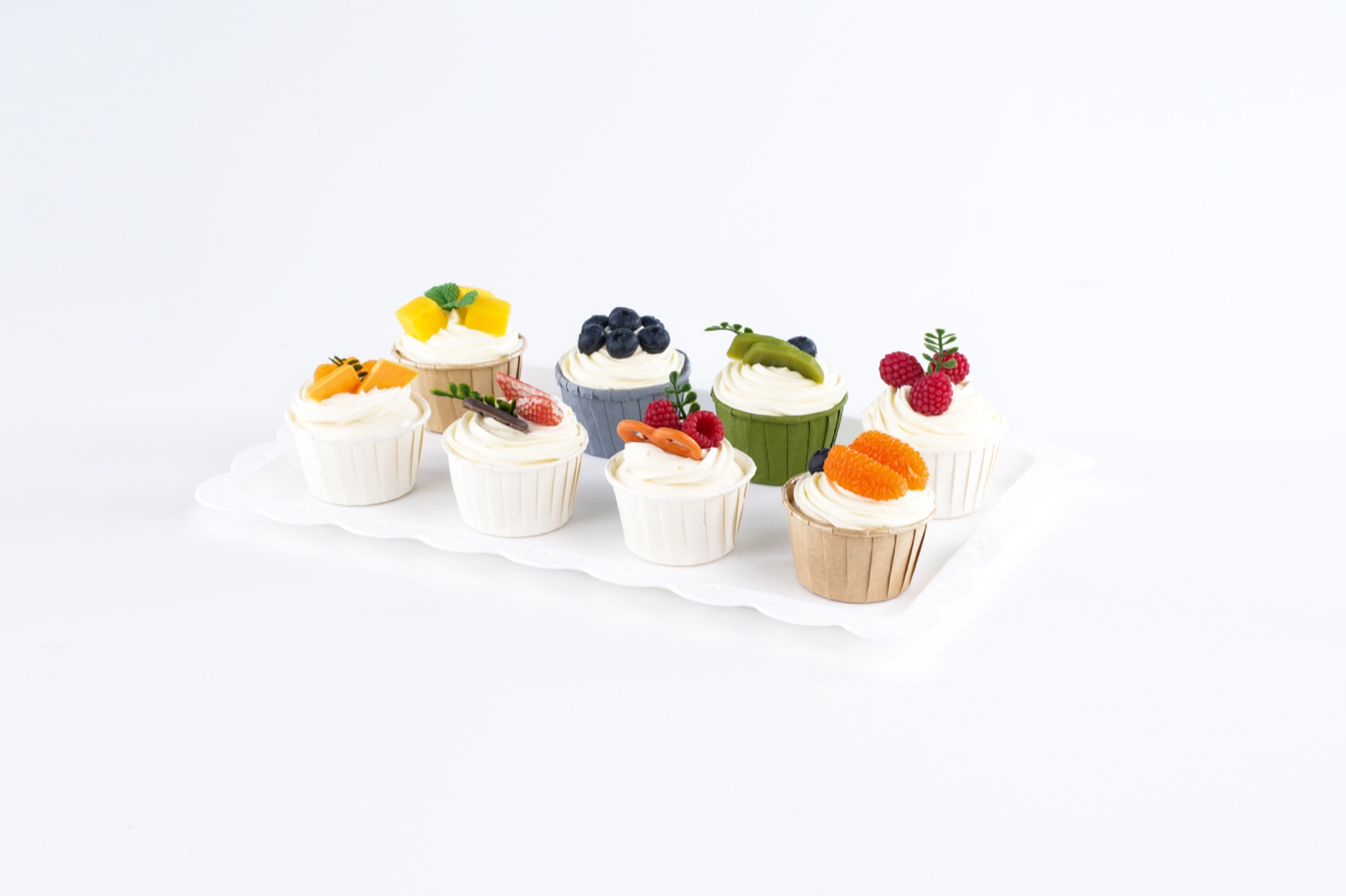 Muffin paper cups and dessert cups